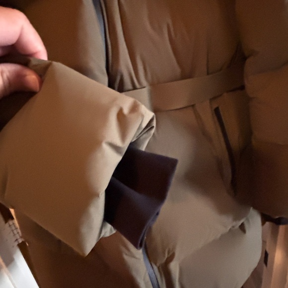 New without tags womens medium Aritzia Super Alps Puff 2 O waterproof down coat - Picture 5 of 14